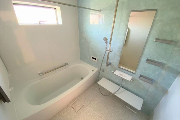 一般的な建売住宅の浴室より広い1.25坪タイプのバスルーム。手足を伸ばし、たっぷりのお湯で癒やされます。浴室暖房乾燥機付きで、いつでも快適なバスタイムを過ごせます。